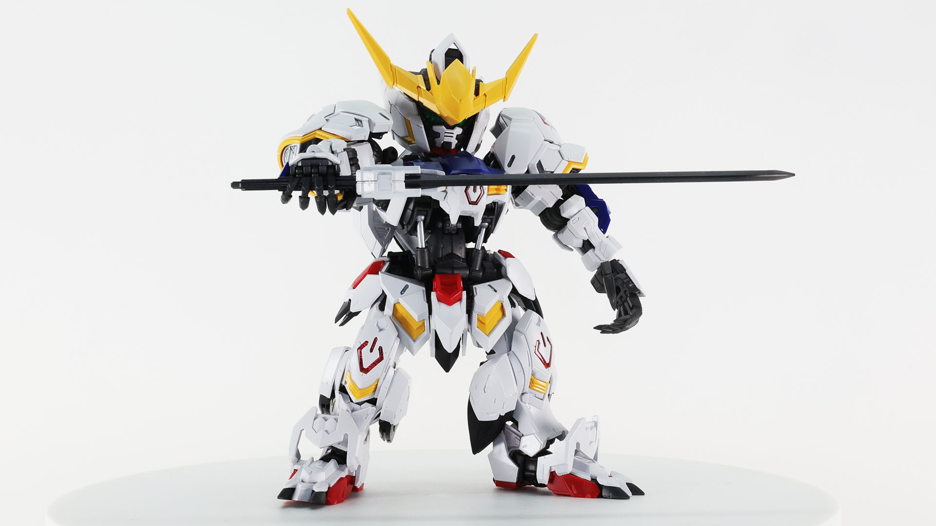 太刀は刃の部分をメタリックカラーで塗装すると雰囲気がよくなりそうです