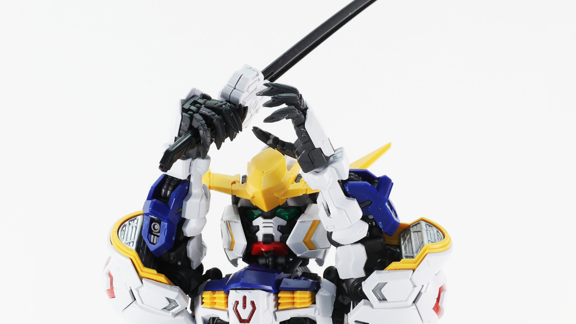 300mm滑腔砲はワンハンドで装備できます