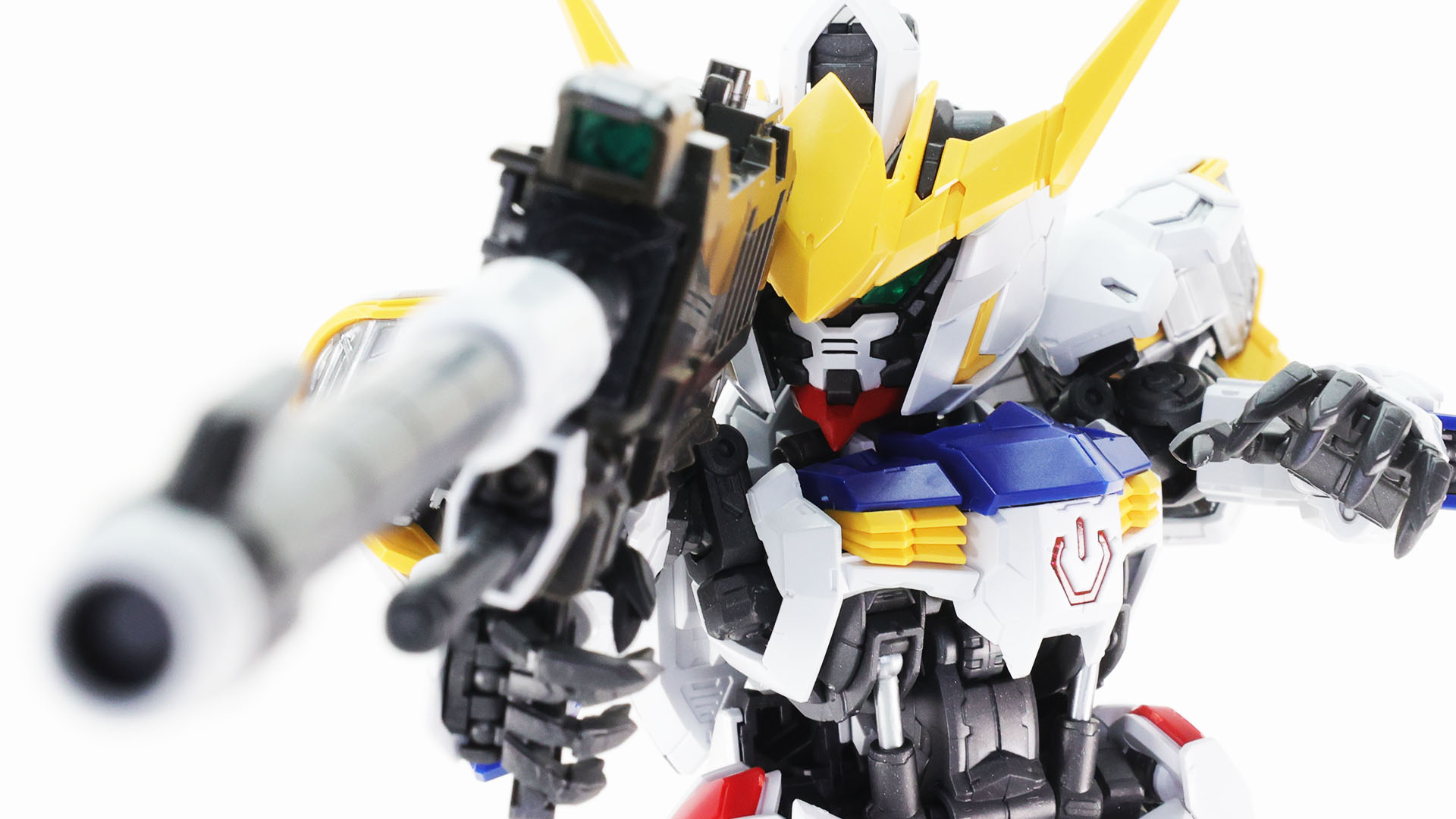 300mm滑腔砲はワンハンドで装備できます