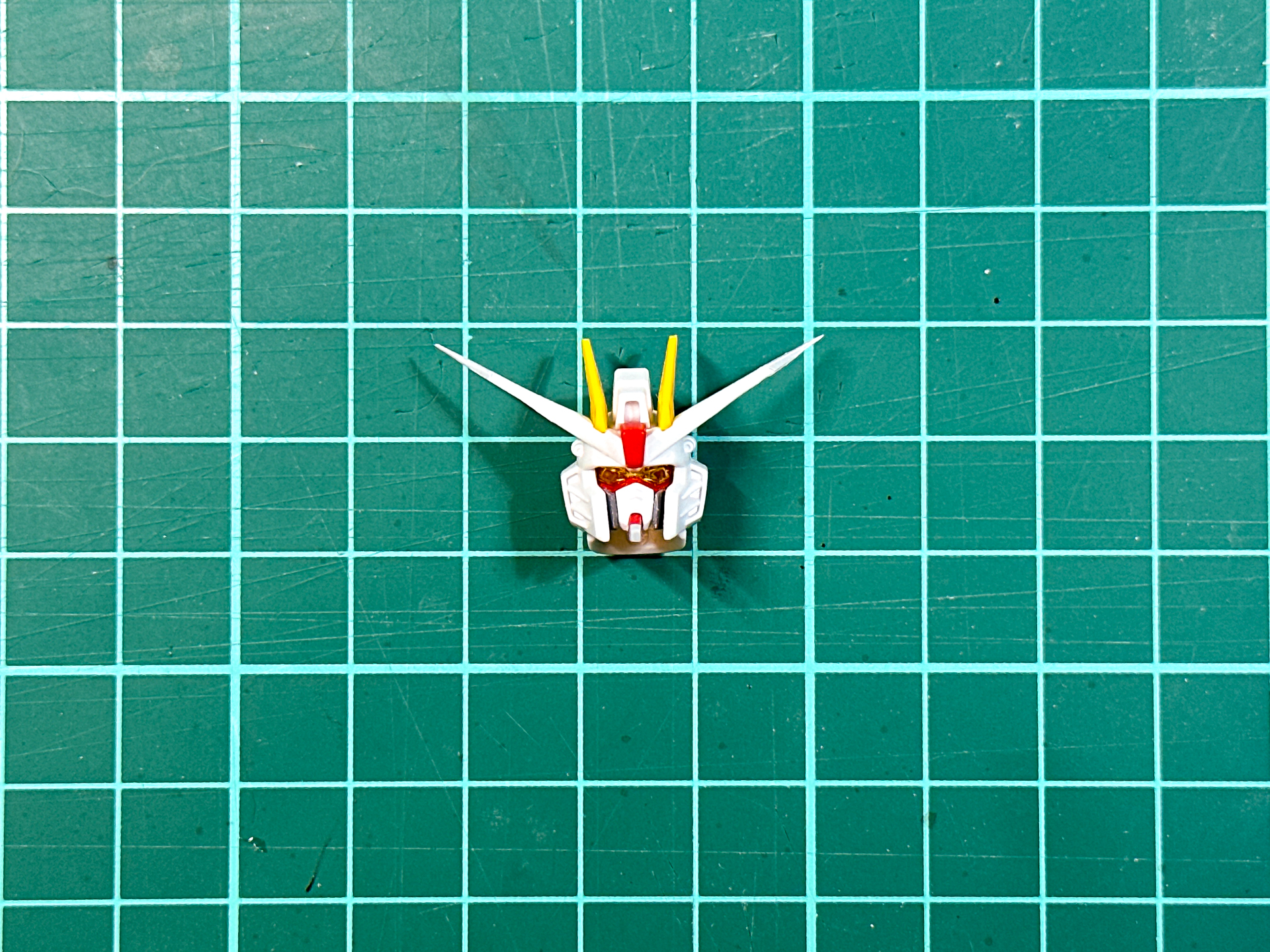 改造後の頭部パーツ。頬パーツが薄くなった分、顔がすっきりした印象になりました。