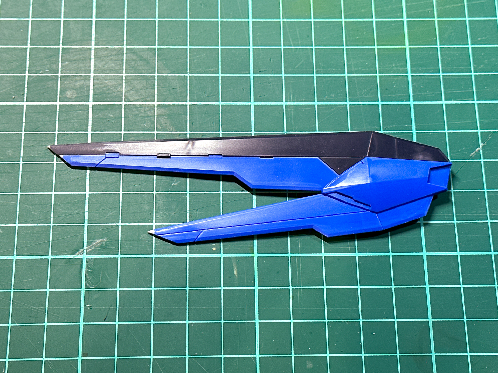 改造後のウイングパーツ。先端が鋭くなりました。