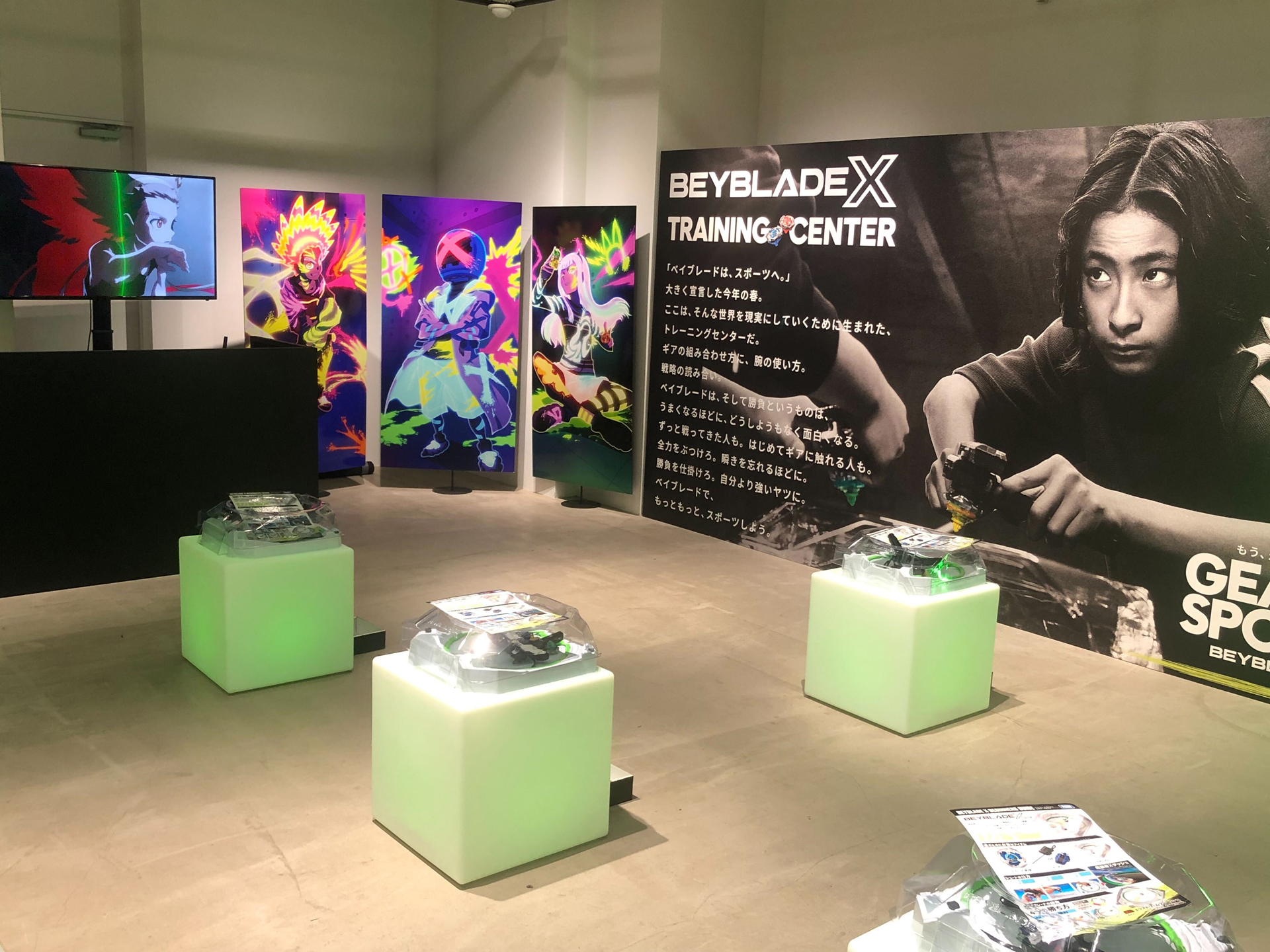 「BEYBLADE X TRAINING CENTER」は、「ベイブレード」を体感できるトレーニング施設。ギアの選別、腕の使い方、戦略の読み合い……。戦いのルールや戦術を学ぶことができ、より激しい戦いが楽しめる