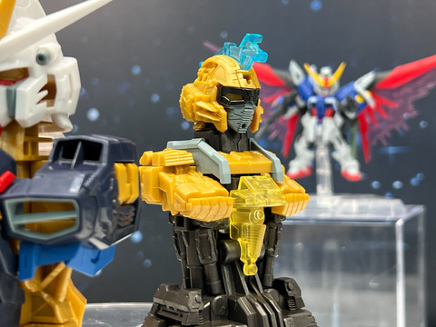 ガンダムSEED DESTINY」ストライクフリーダムガンダム胸像ガシャ3種