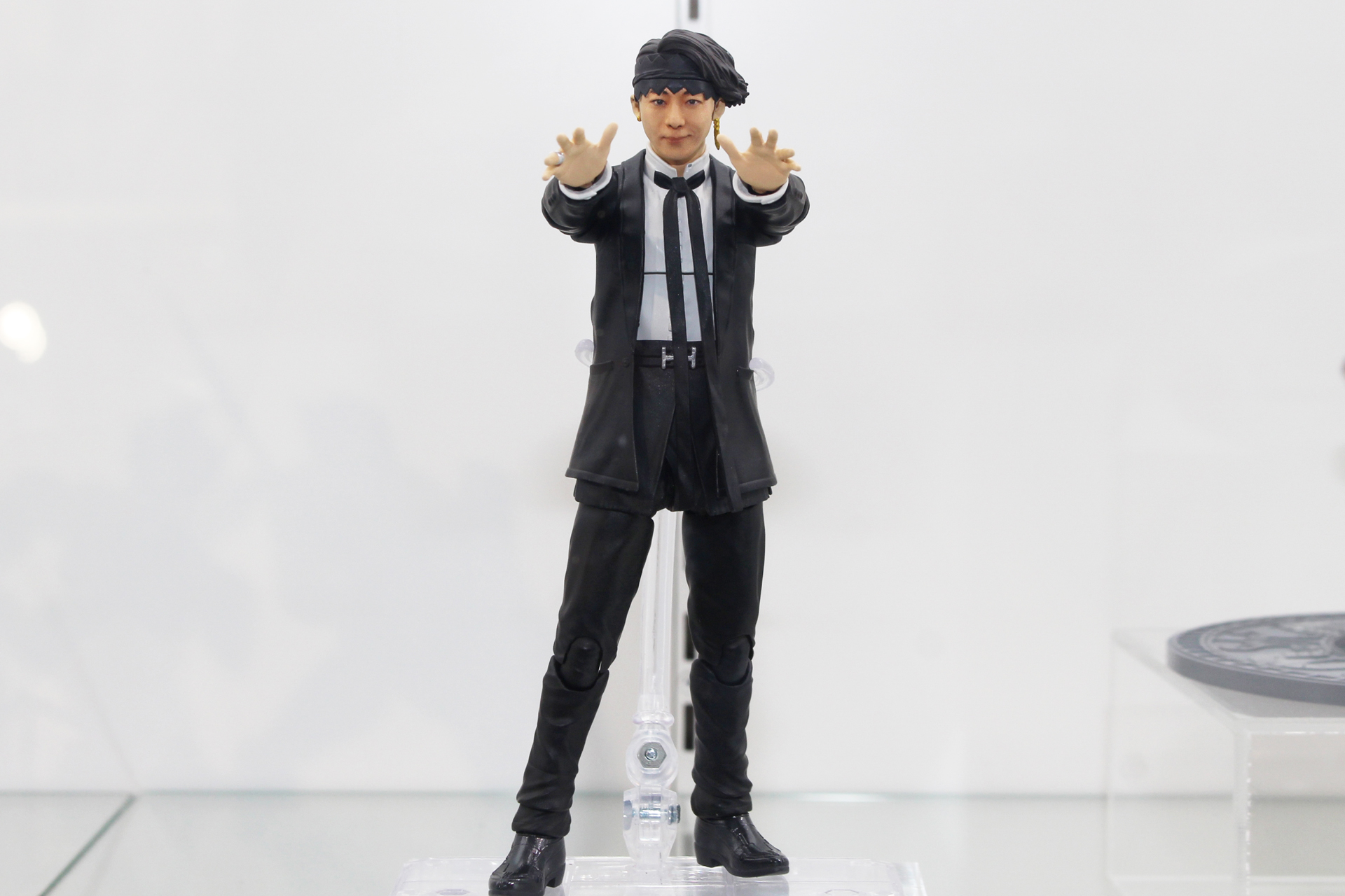 「S.H.Figuarts 岸辺露伴（映画『岸辺露伴 ルーヴルへ行く』」。2024年3月発送予定。価格は9,900円。プレミアムバンダイ販売商品