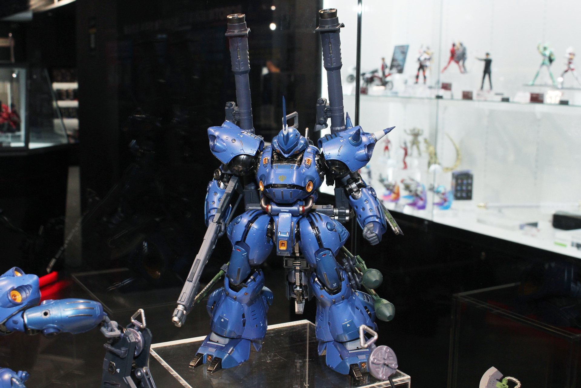 武装をほぼ全て身に着けた状態。この姿も魅力的だ