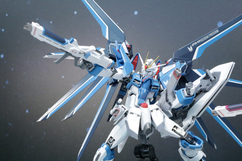 METAL ROBOT魂」による濃密ディテールで立体化された