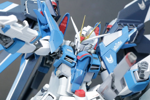 METAL ROBOT魂」による濃密ディテールで立体化された「ライジング