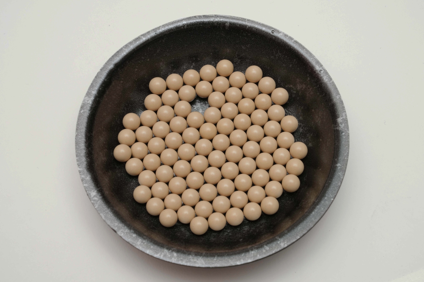 0.2g弾は薄いベージュ色