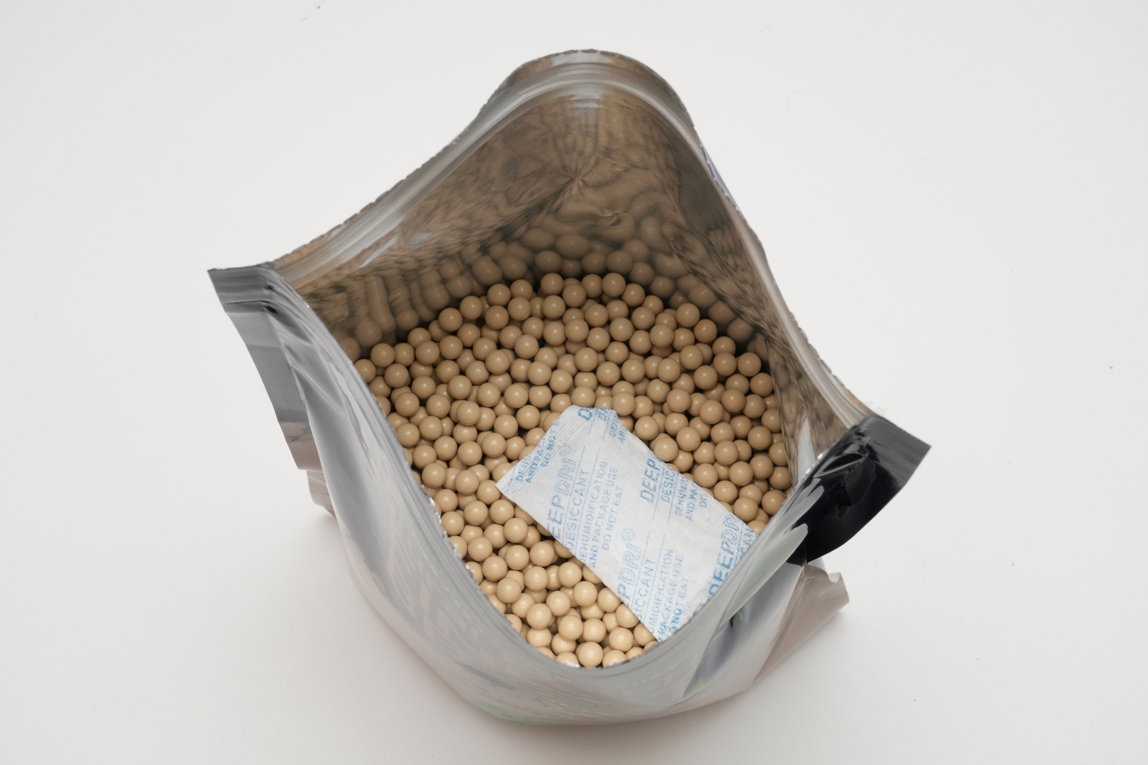 パッケージ内には実測3gの乾燥剤が封入されている