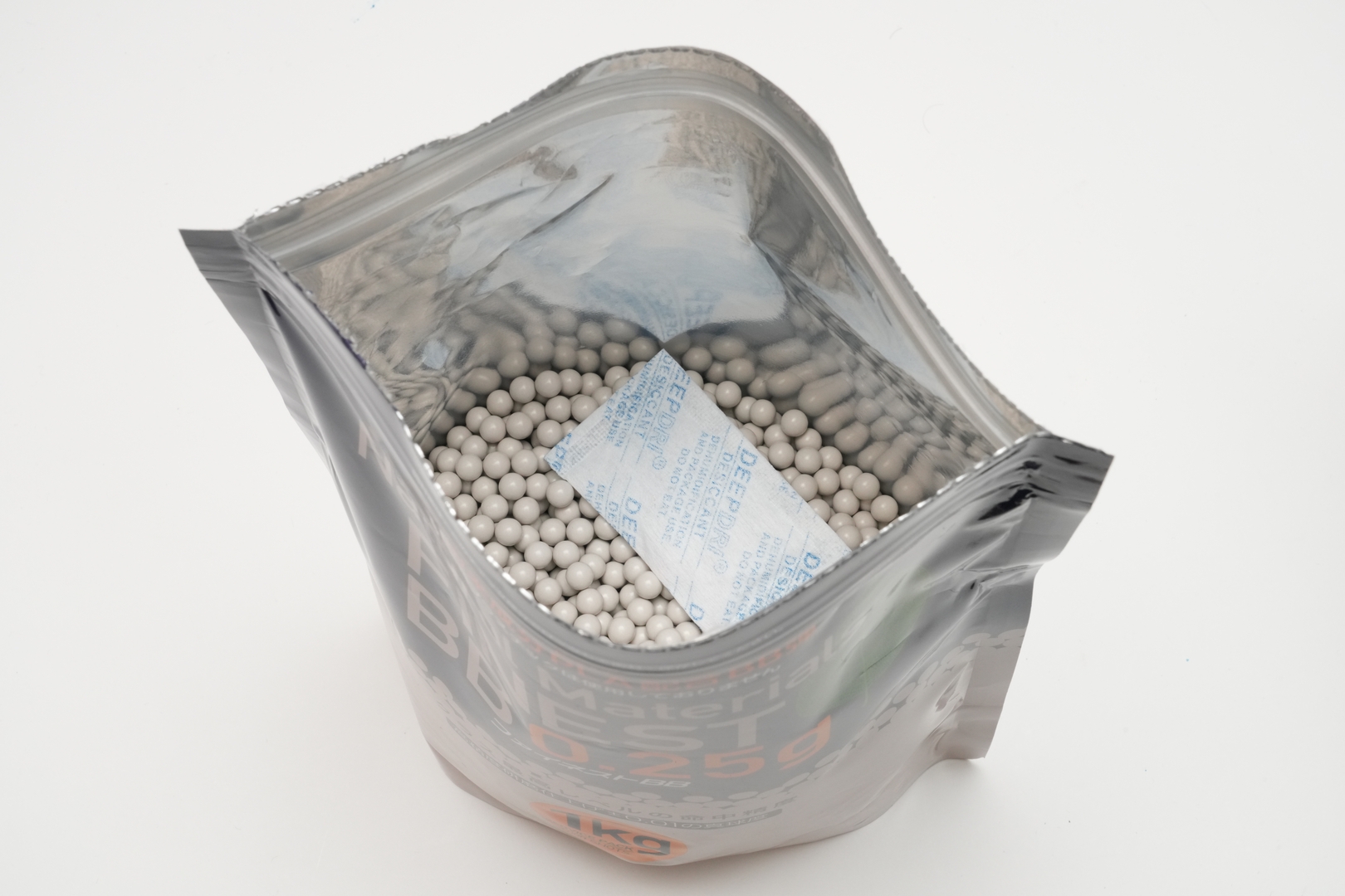 パッケージ内には実測3gの乾燥剤が封入されている