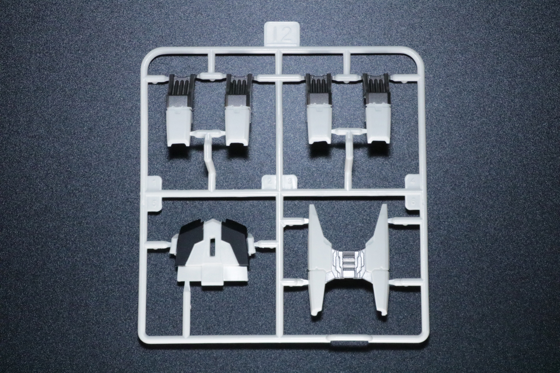 クリアパーツにも塗装が施されている