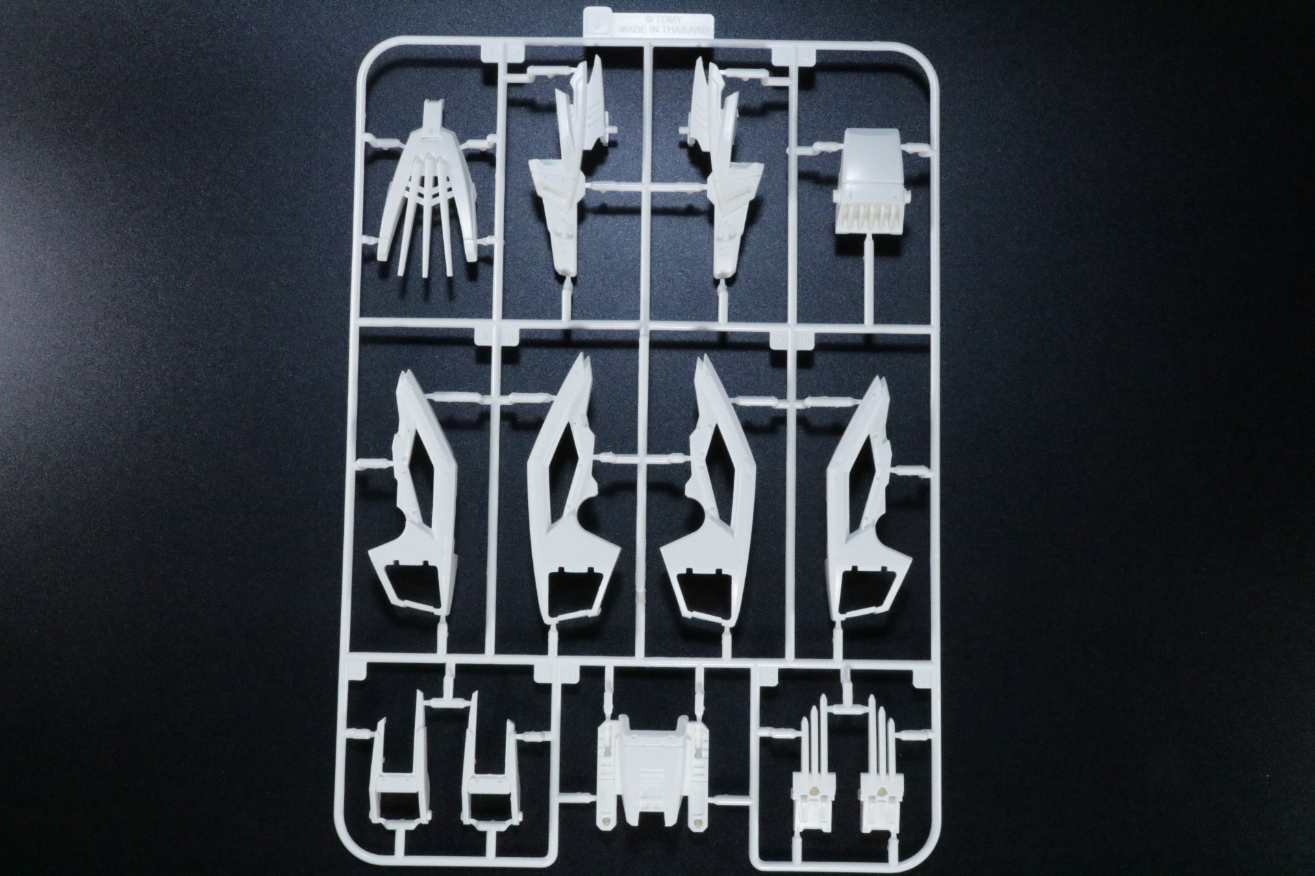 クリアパーツにも塗装が施されている