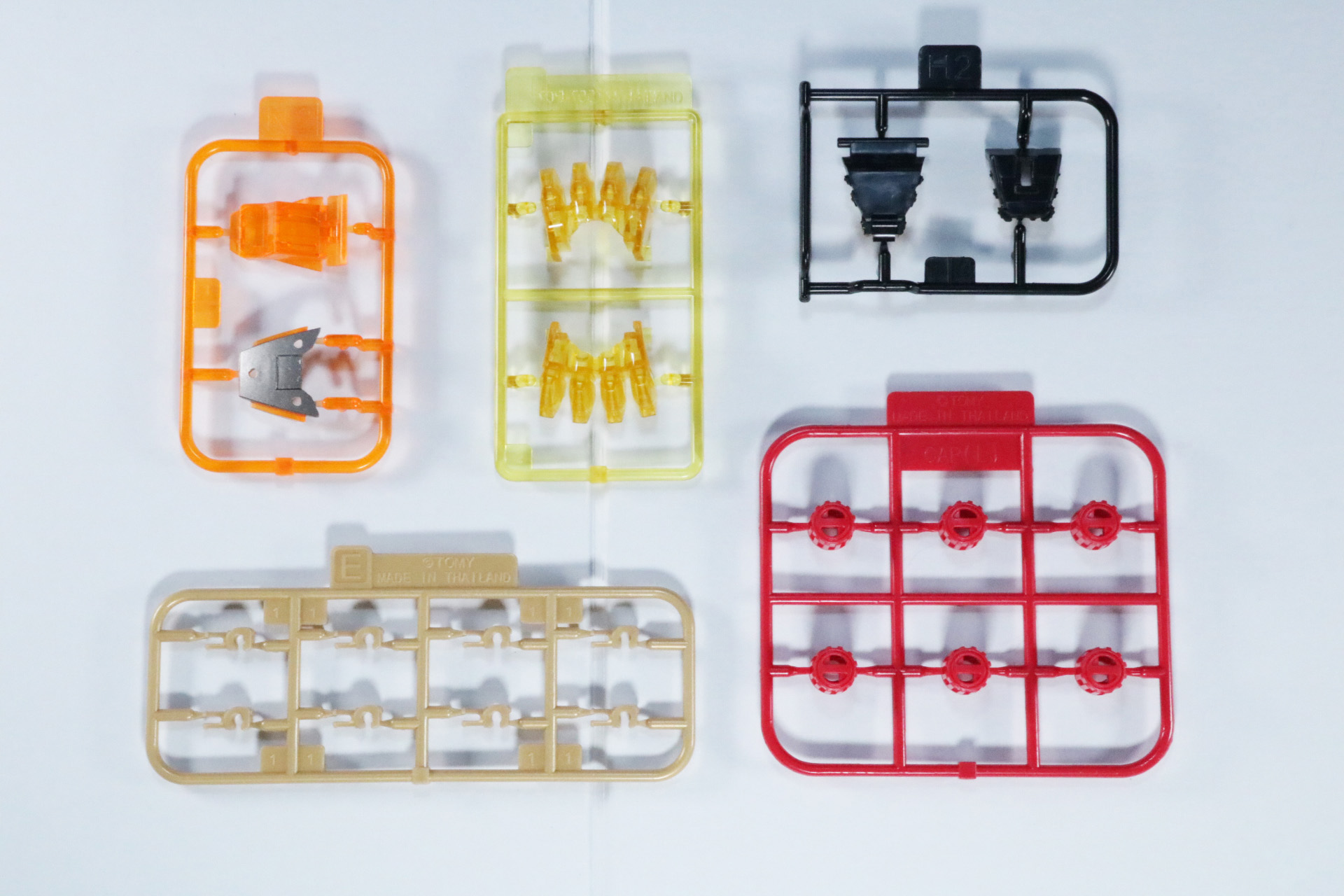 クリアパーツにも塗装が施されている