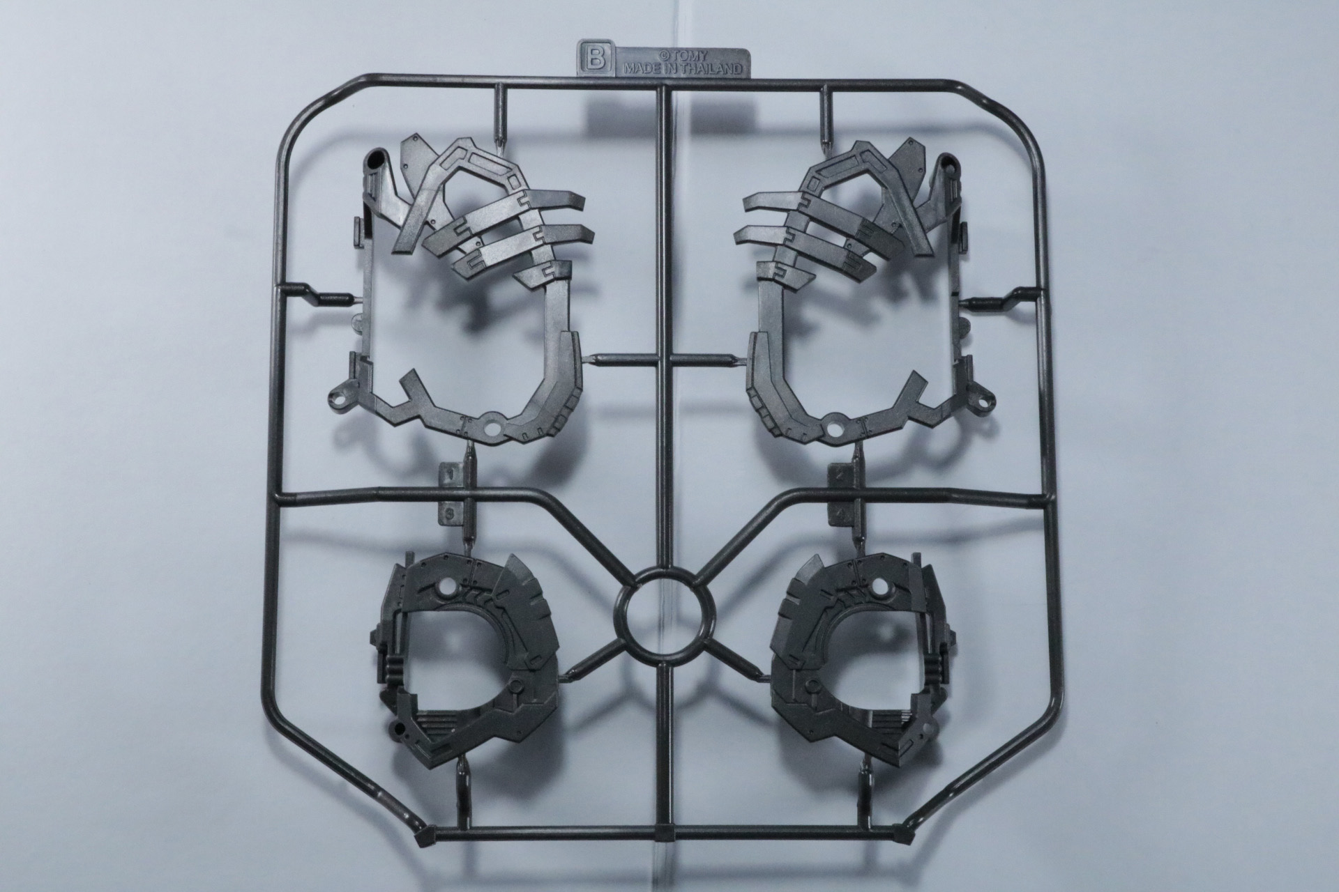 クリアパーツにも塗装が施されている