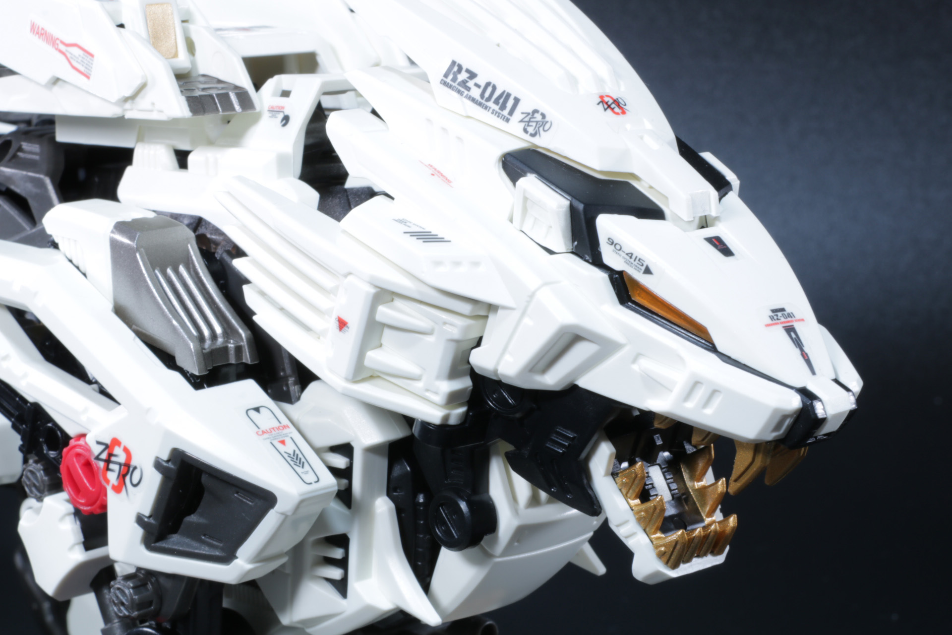 ストライクレーザークローを放つ際などの放熱を担うたてがみも可動