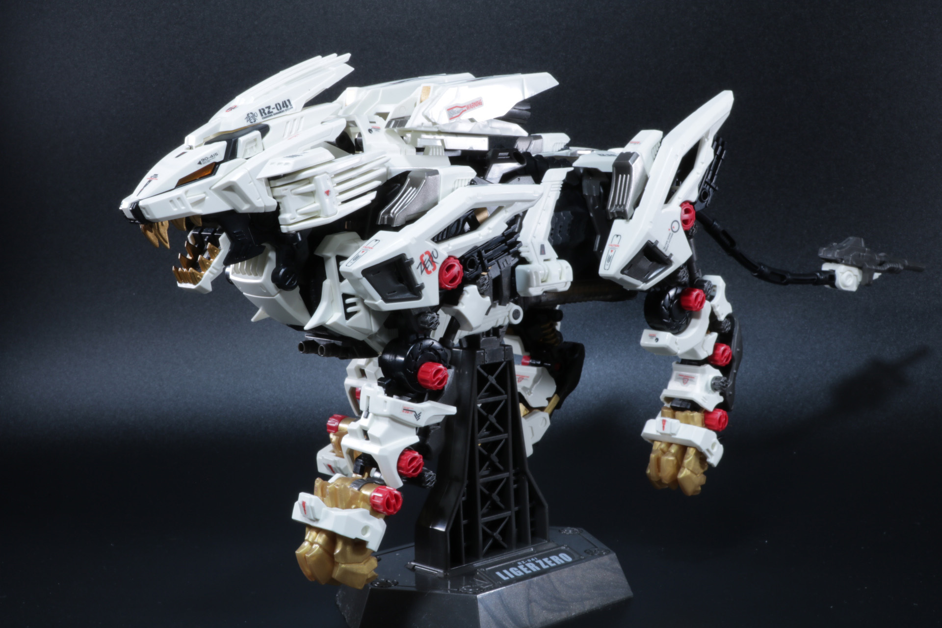 専用台座にディスプレイ