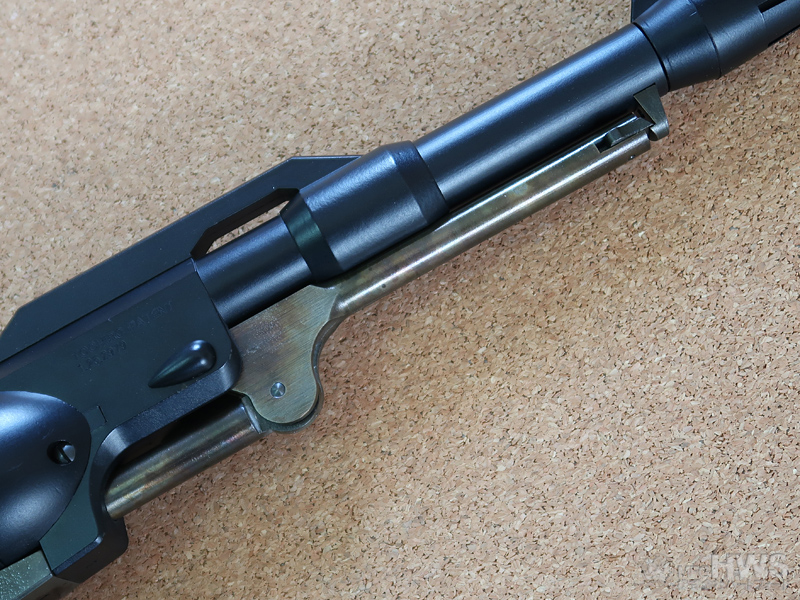 フレーム、ローディングレバー、プランジャー：ケースハードン処理、バックストラップ＆トリガーガード、コッキングピース ：亜鉛ダイキャスト製ブルーブラック塗装