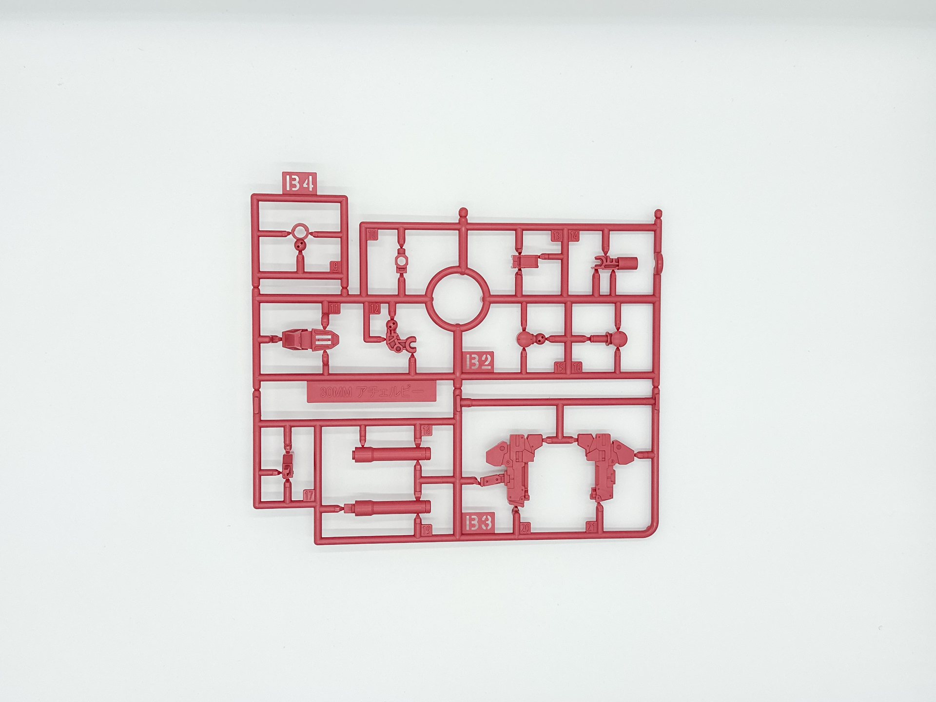 アチェルビー(TYPE-A)を構成するランナー。フレームパーツとなるCランナーは発売中のスピナティオと共通のランナーとなっているようです。