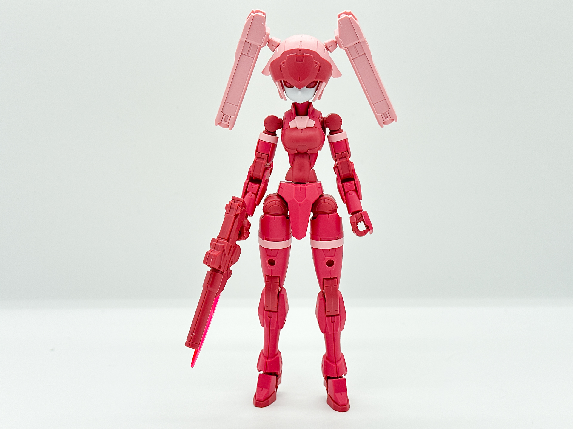 これまでのエグザマクスにはなかった人間的フォルムをしています。