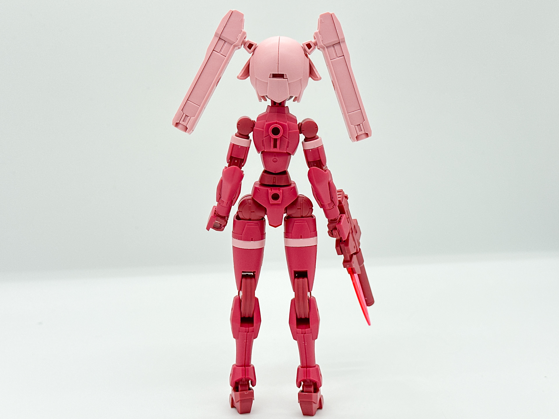 これまでのエグザマクスにはなかった人間的フォルムをしています。