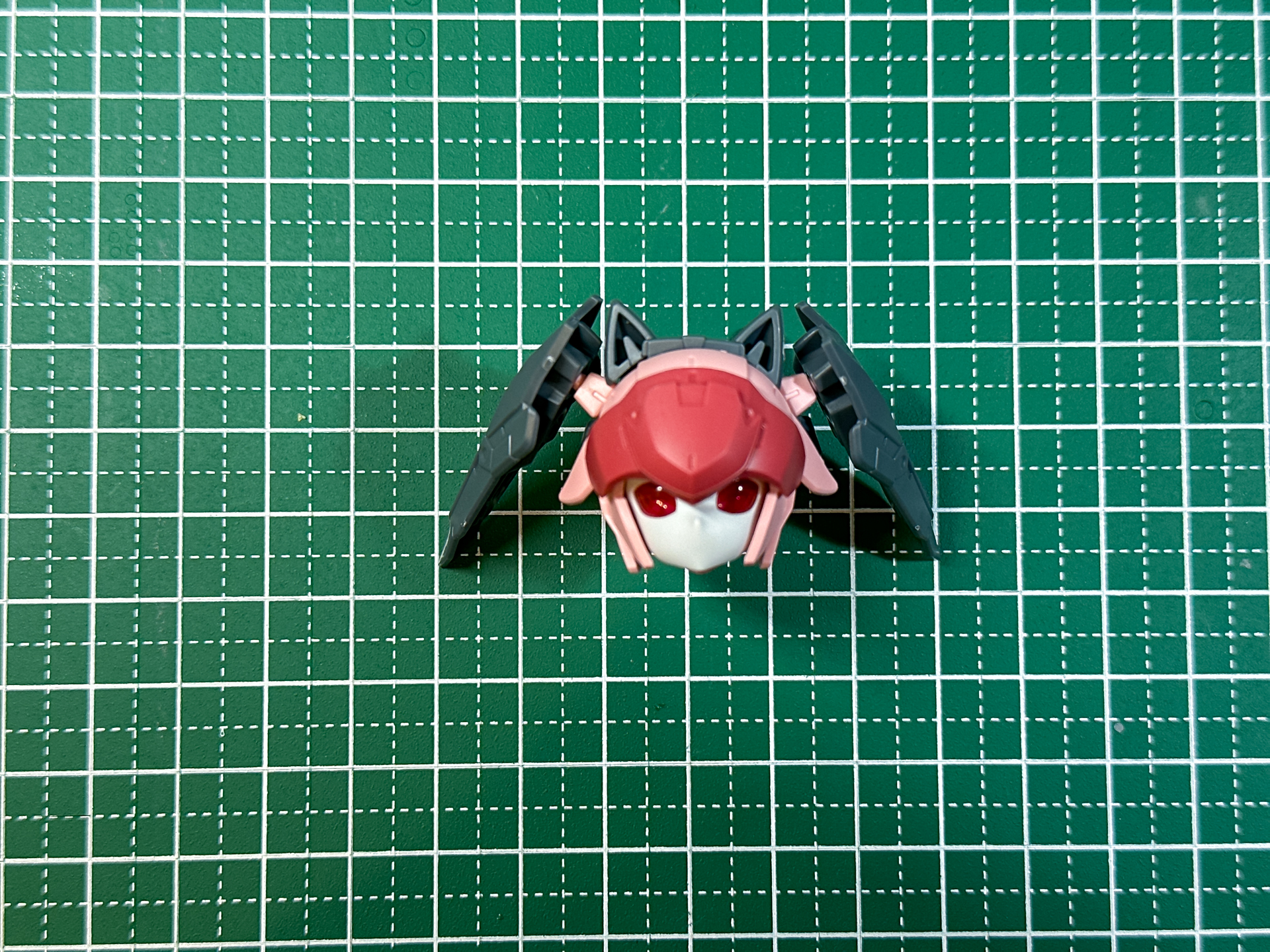 オプションパーツを取り付けた頭部パーツ。ツインテールのサイズが変わったことで印象が大きく変わっています。