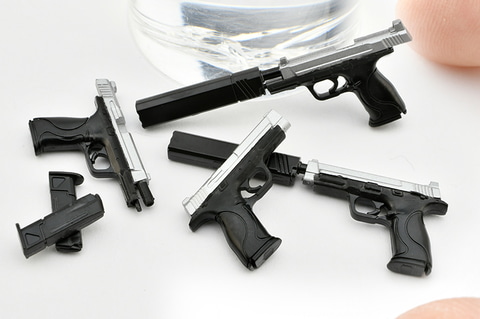 リコリス・リコイル」より千束とたきなの拳銃やカバンなどがキット化