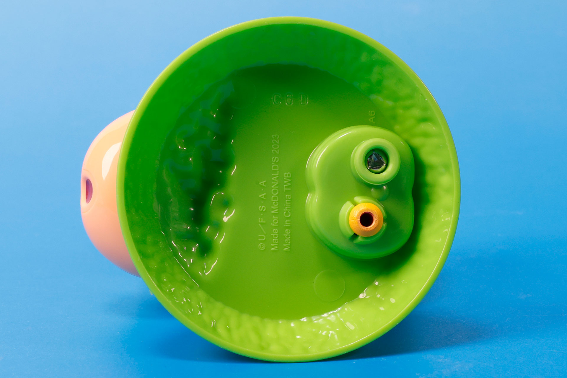 こちらはおもちゃの底面部分