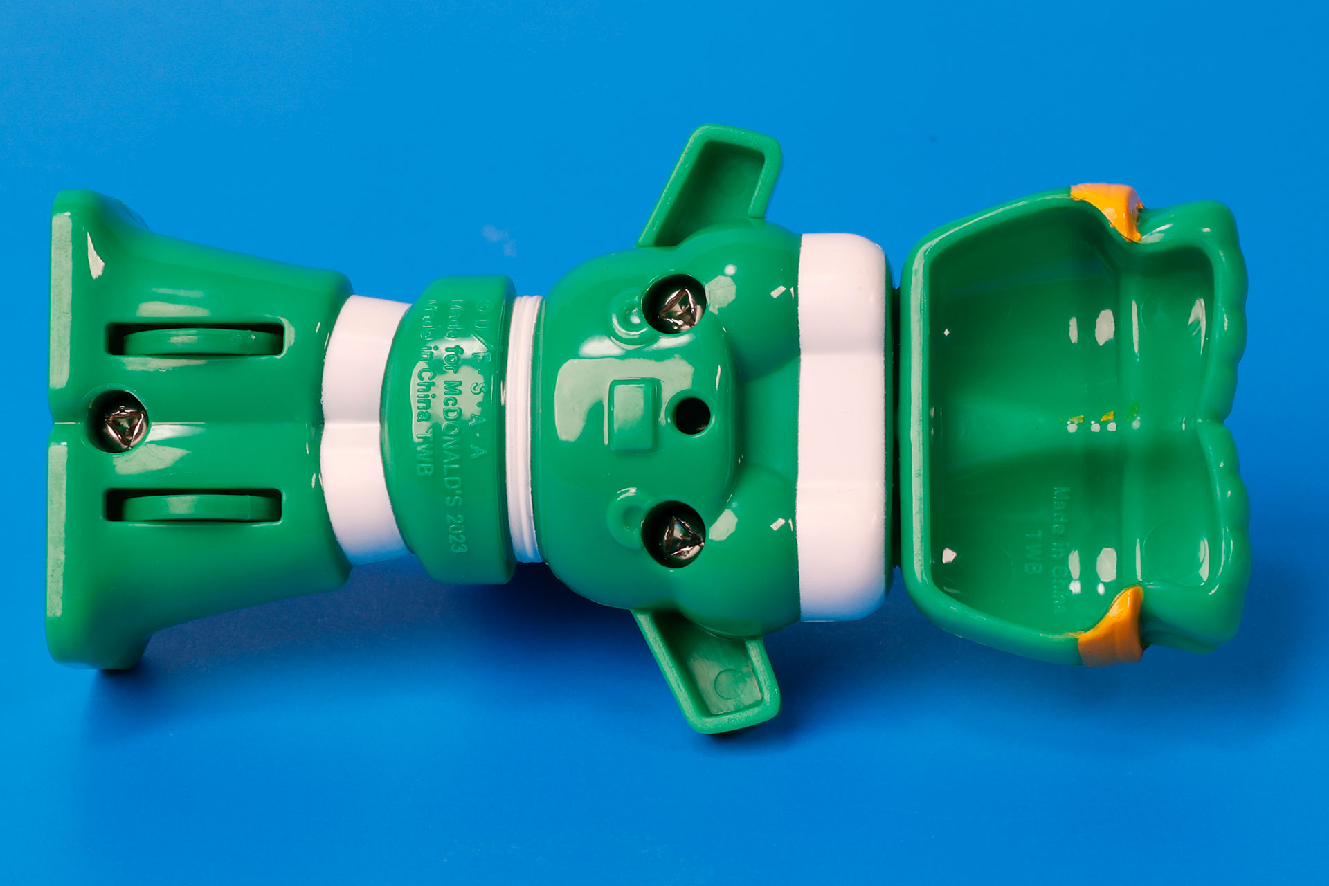 底面側には車輪が取り付けられている