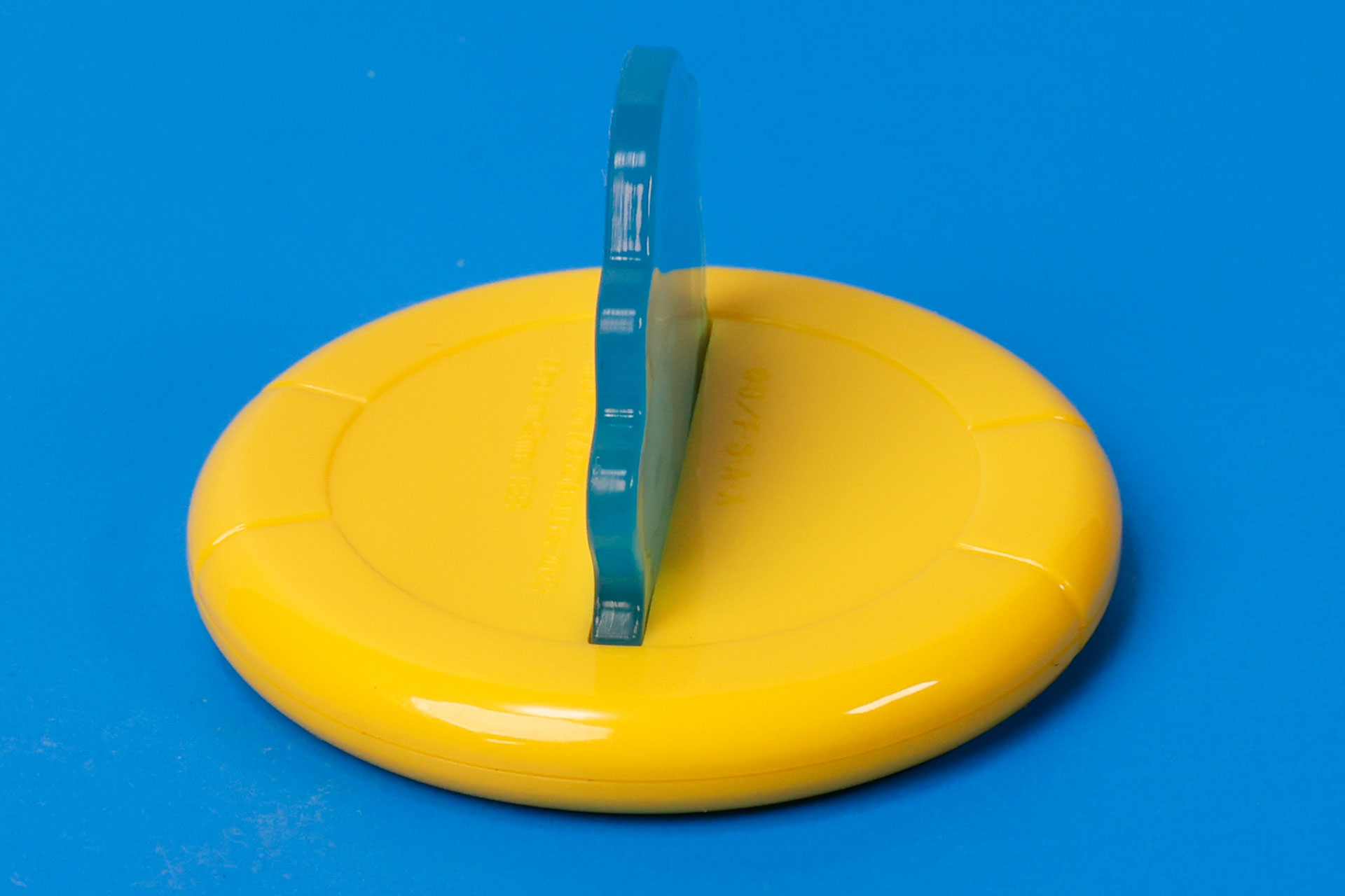 絵が描かれている部分はアクリルパネルのように平らなパーツになっている