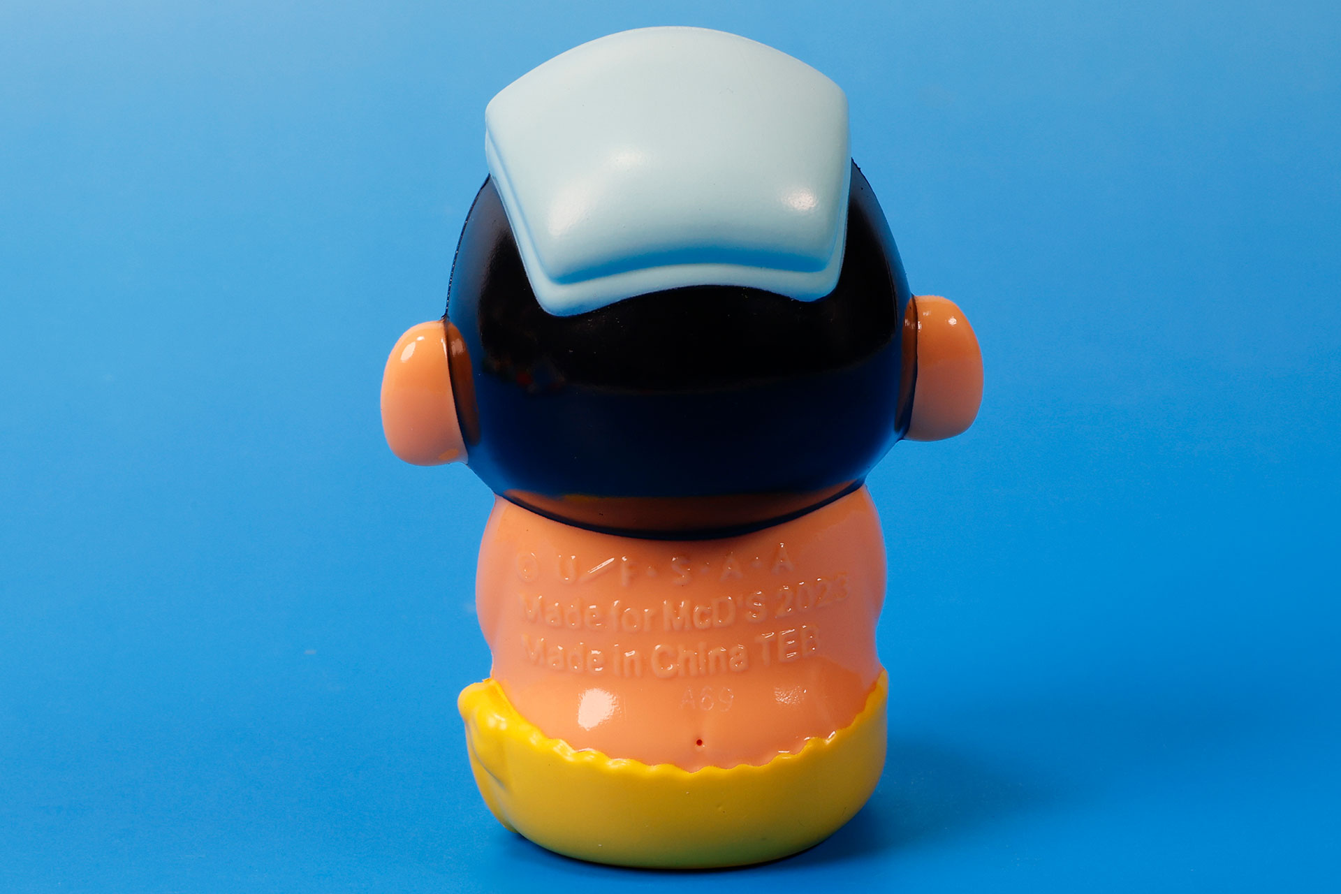 しんちゃんの背中には、コピーライトが刻まれている