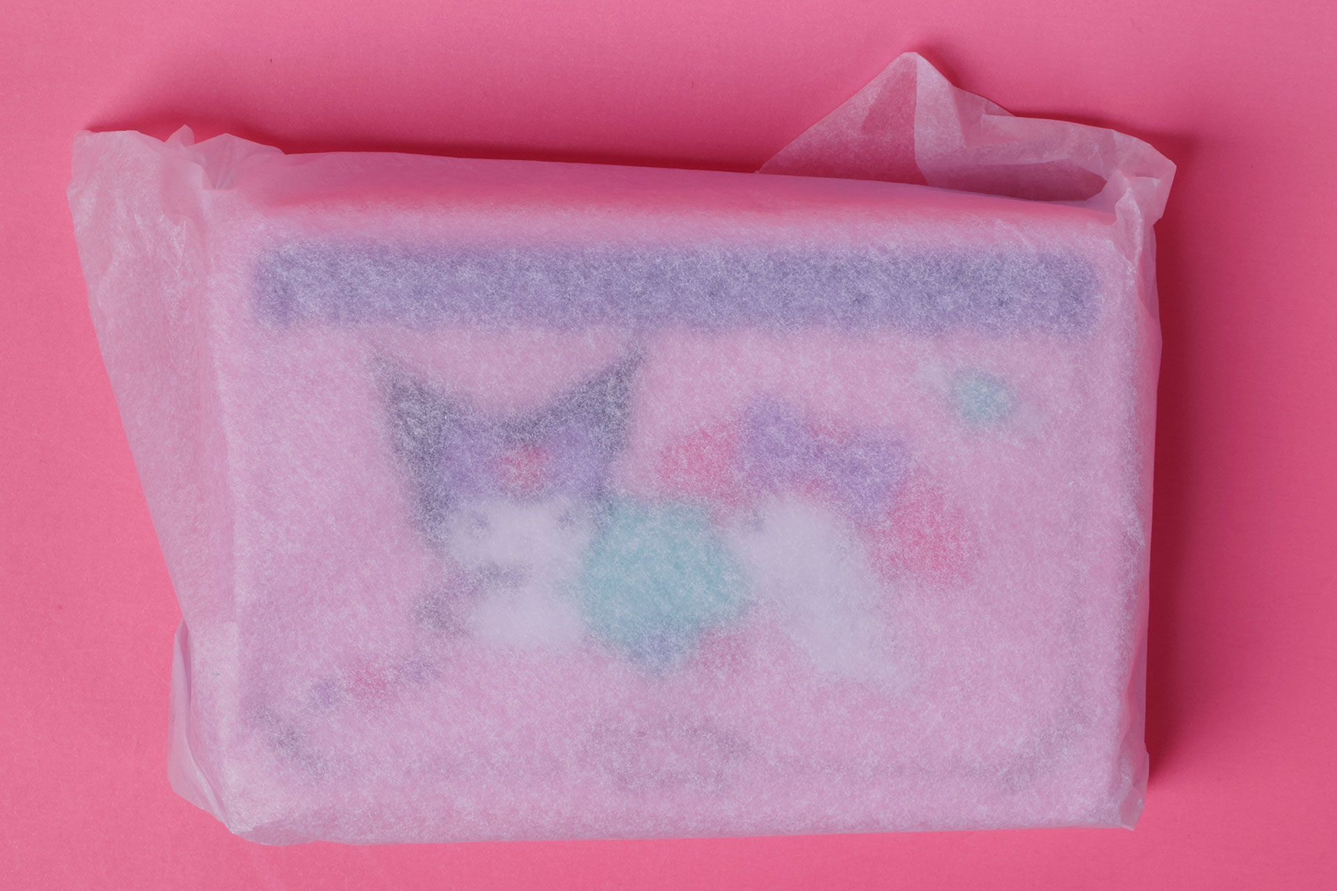 ほかのおもちゃにも共通しているが、和紙のようなもので梱包されている