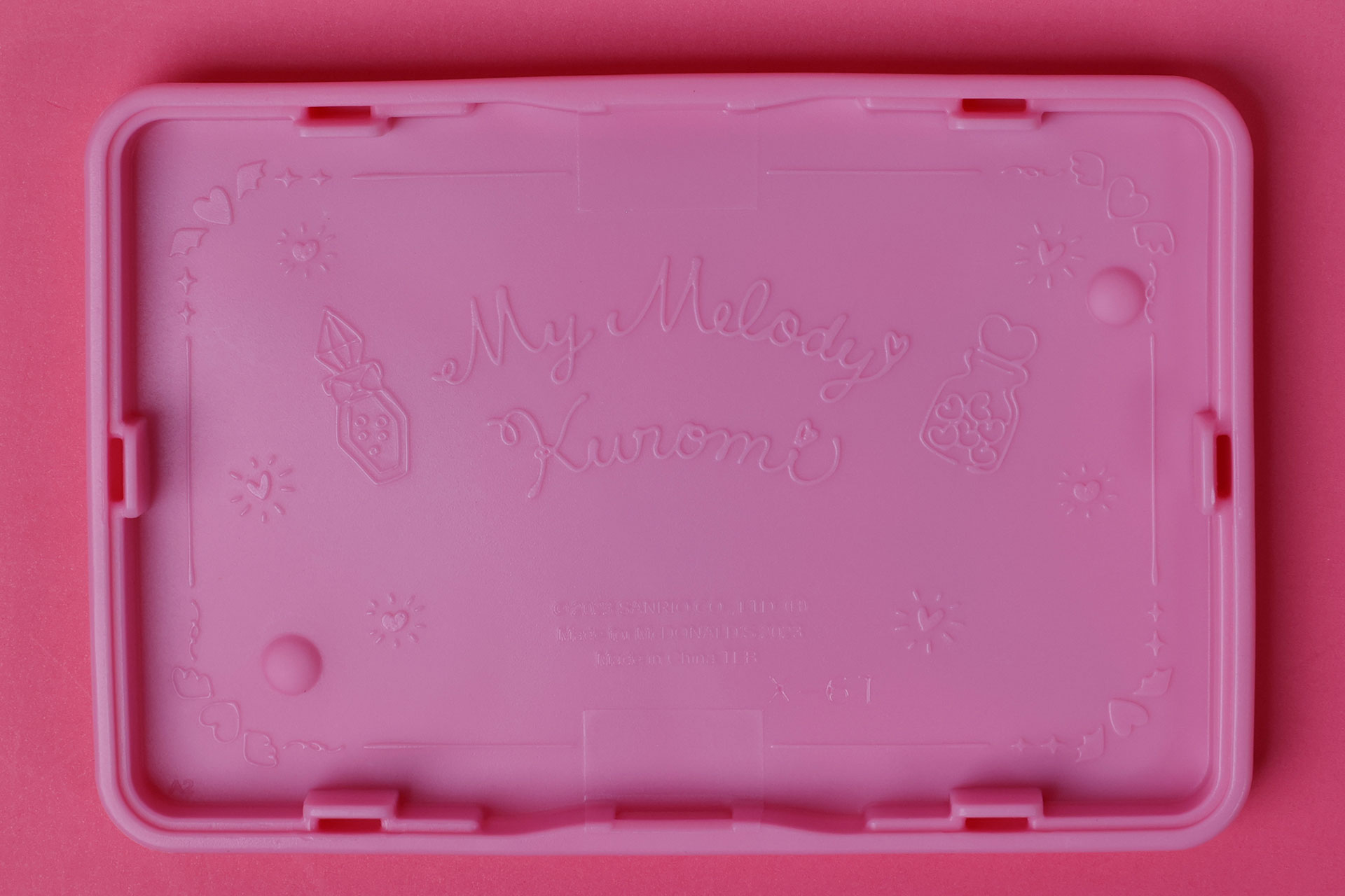 こちらはケースのふたの裏面だ