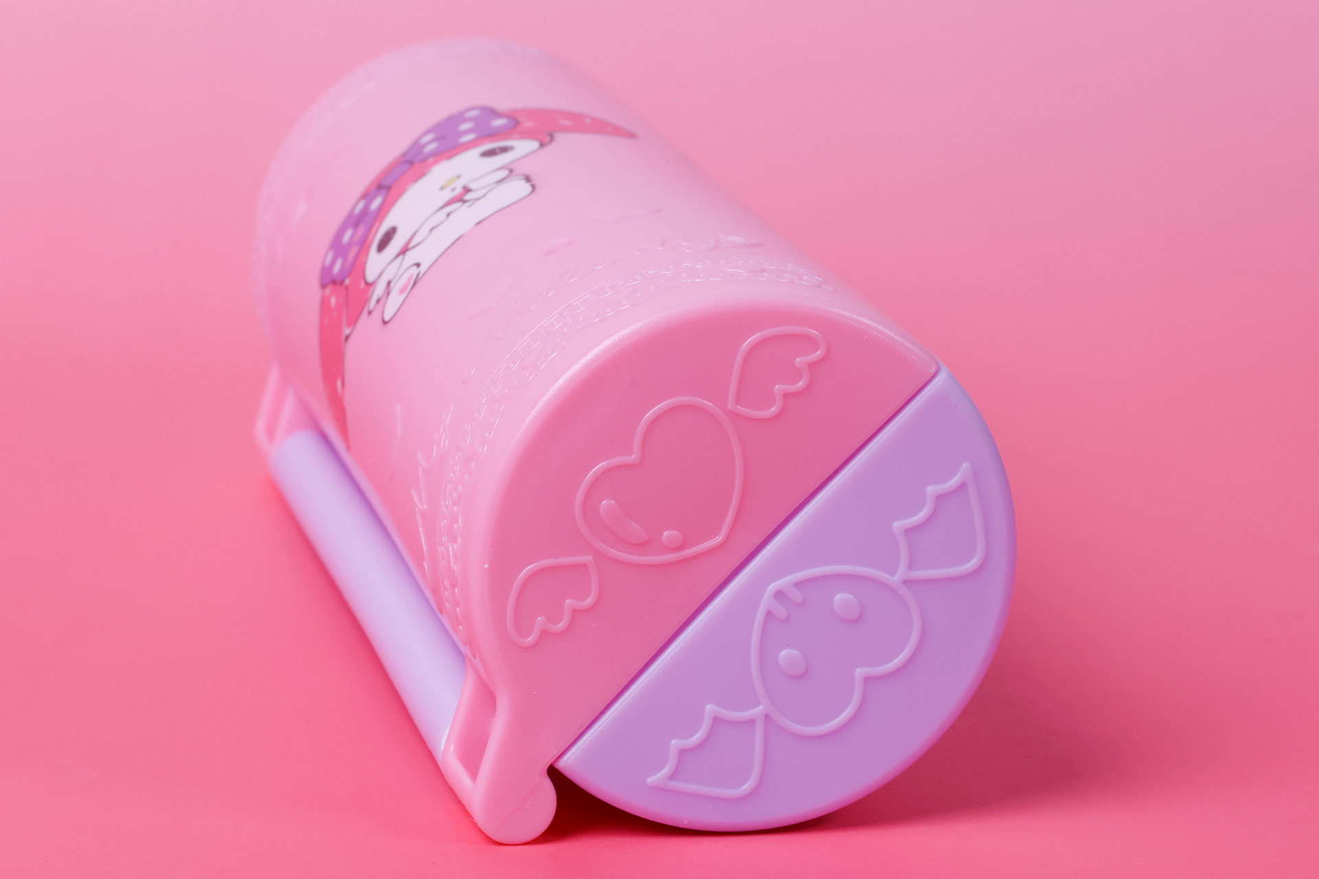 上下の側面側にもイラストが描かれている