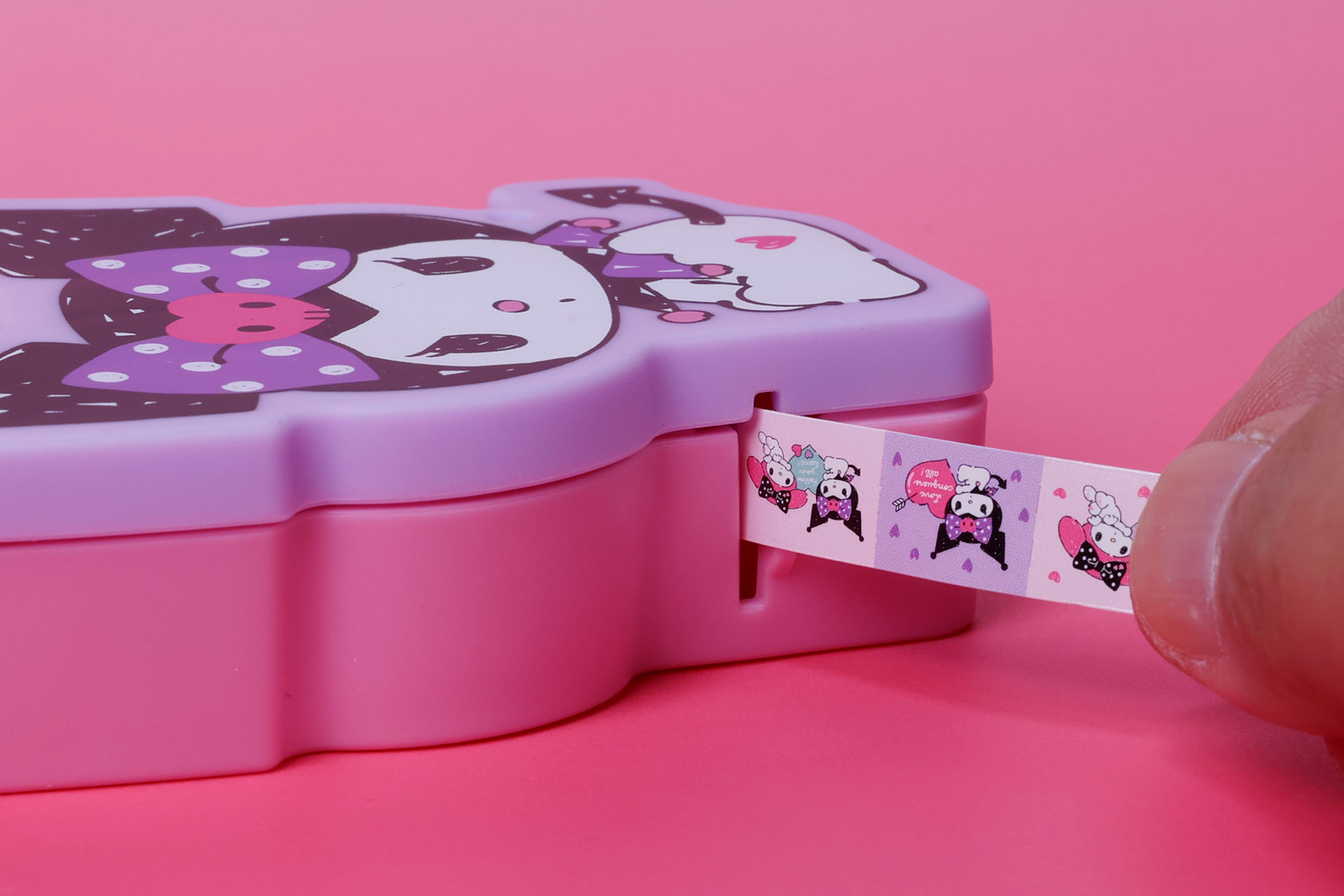 指で引き出してシールを貼っていこう