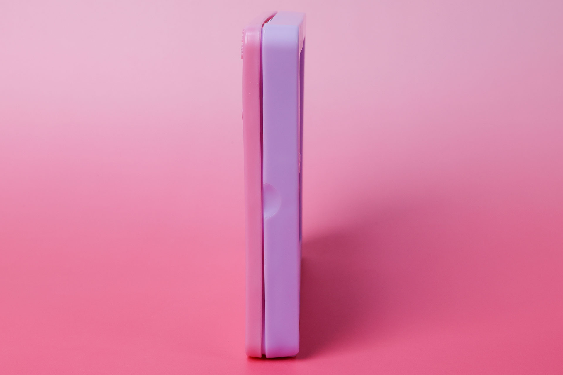 ふたの部分が開けられるように凹みも付けられている