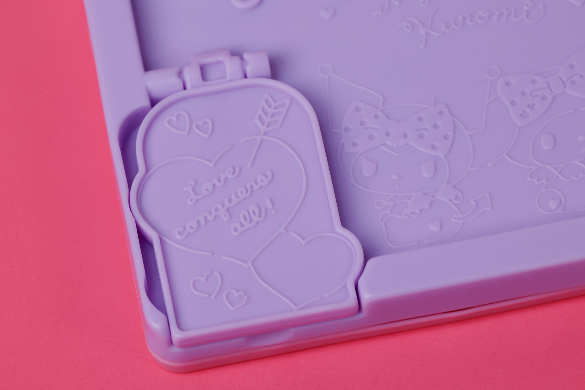 スタンドにも絵が描かれている