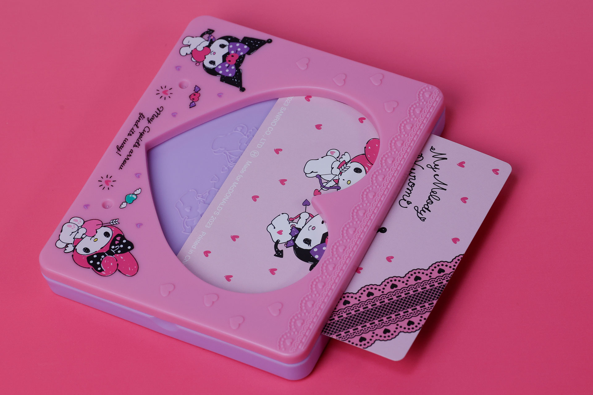 付属しているカードは上部から出し入れできる