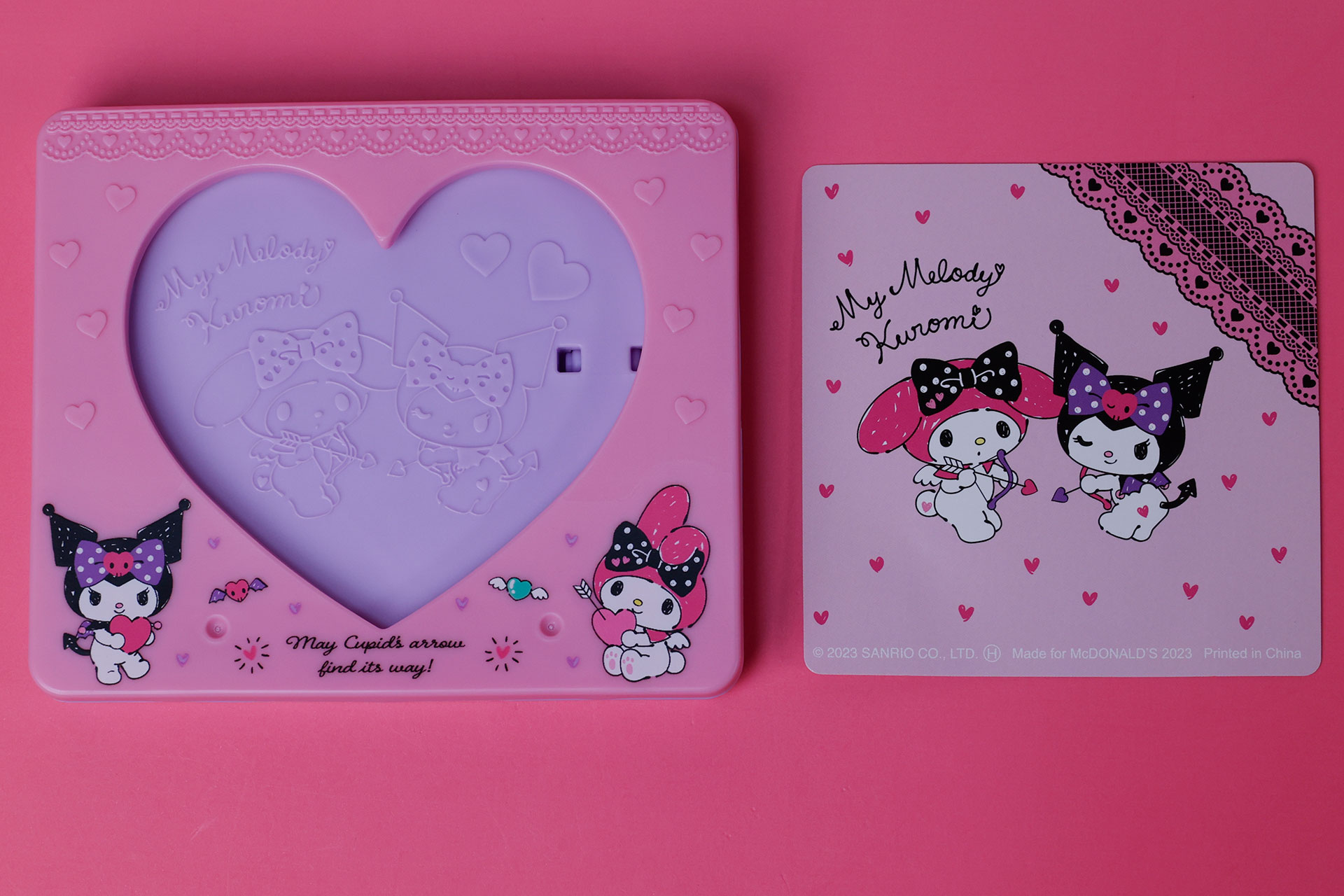 カードを取り出した中にもイラストが描かれている