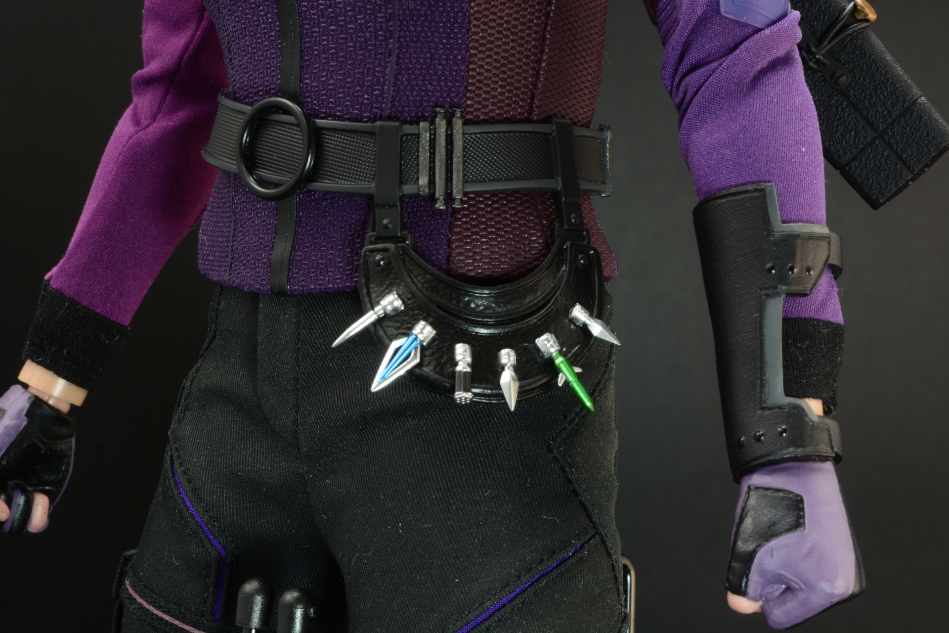 腰に装着されている矢尻。ここで矢尻を切り替え、様々な効果を狙う