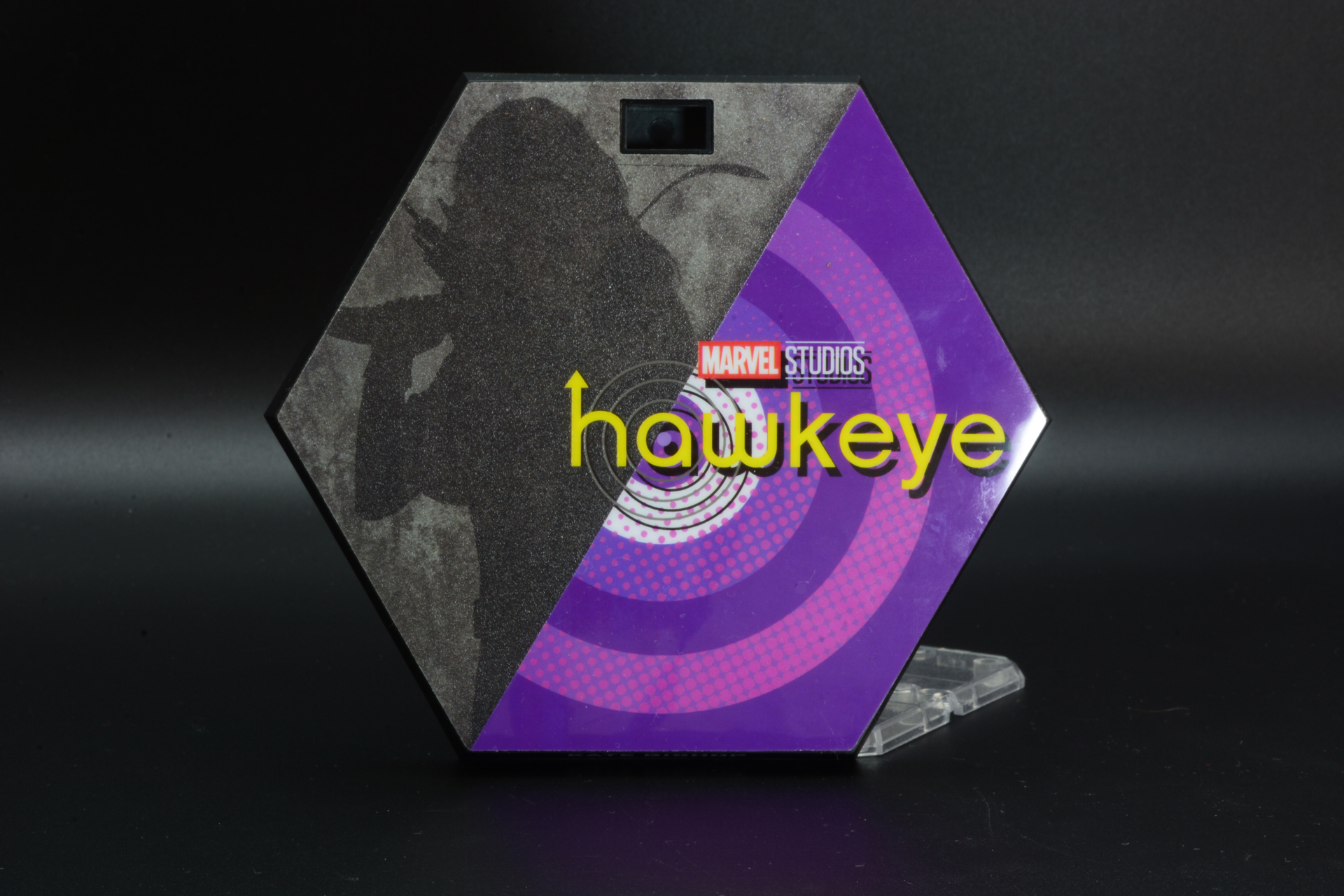 台座のデザインも凝っている