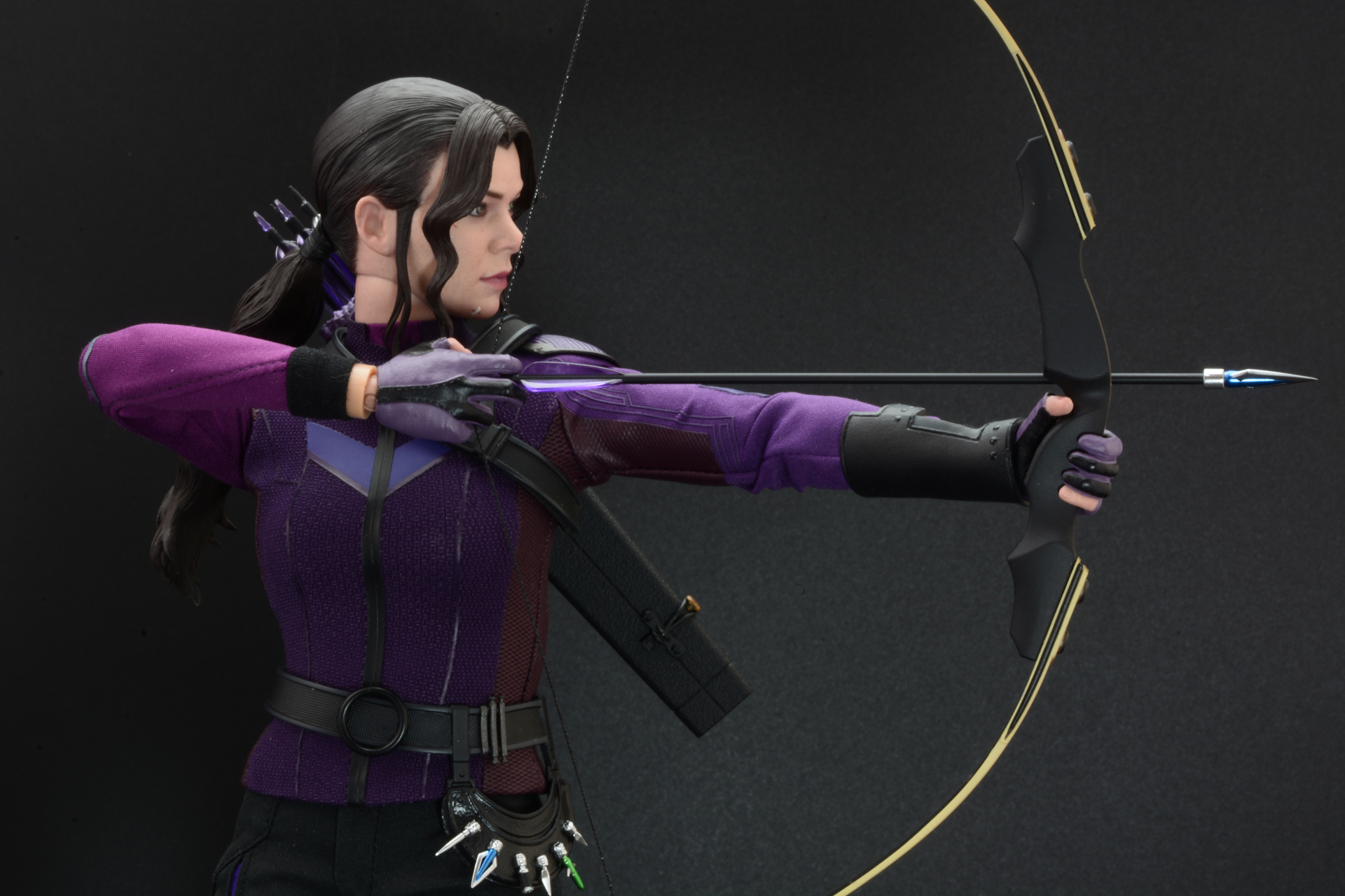 やはりケイトは弓を構えるポーズがビシッとき決まる