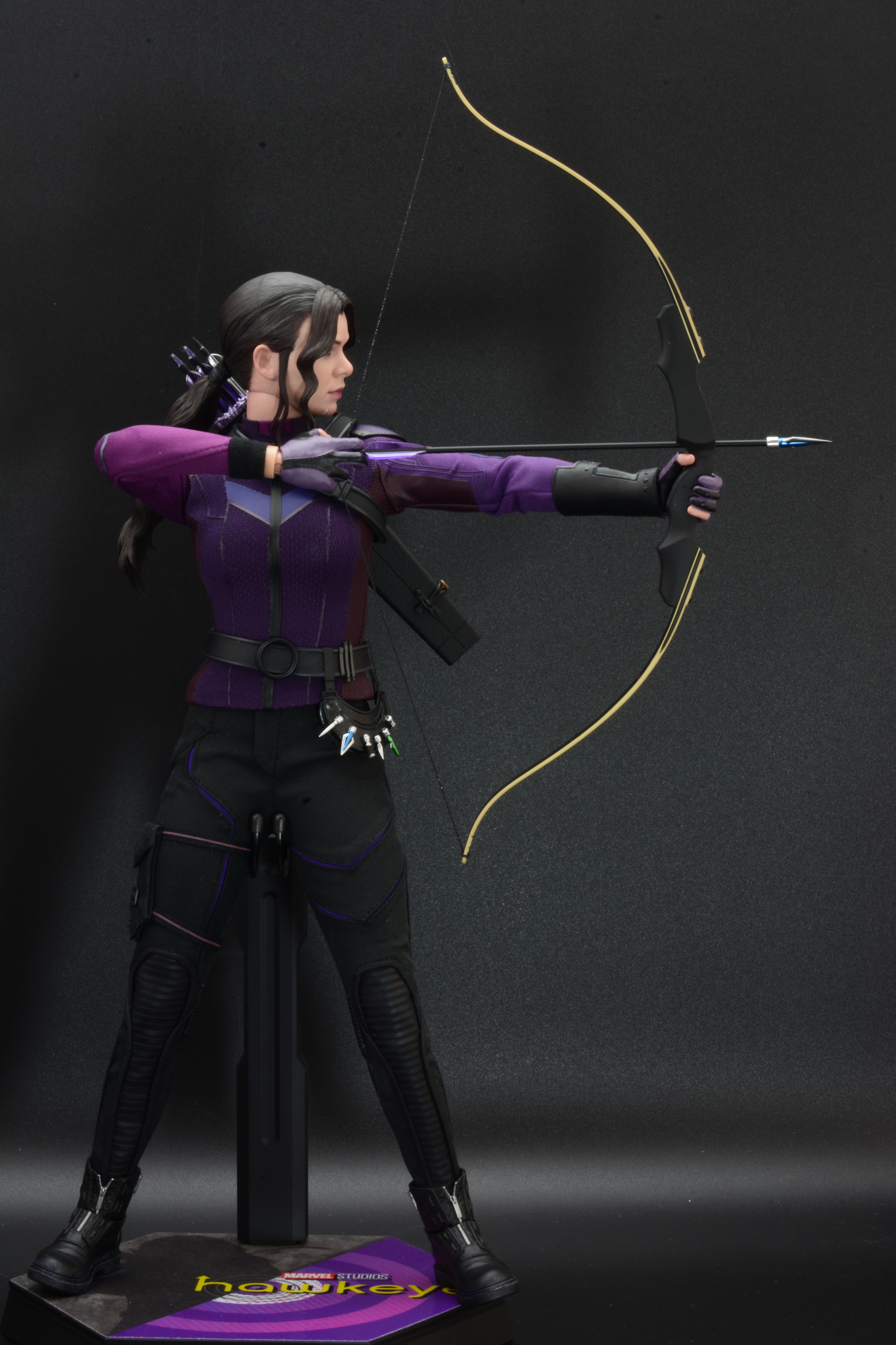 やはりケイトは弓を構えるポーズがビシッとき決まる