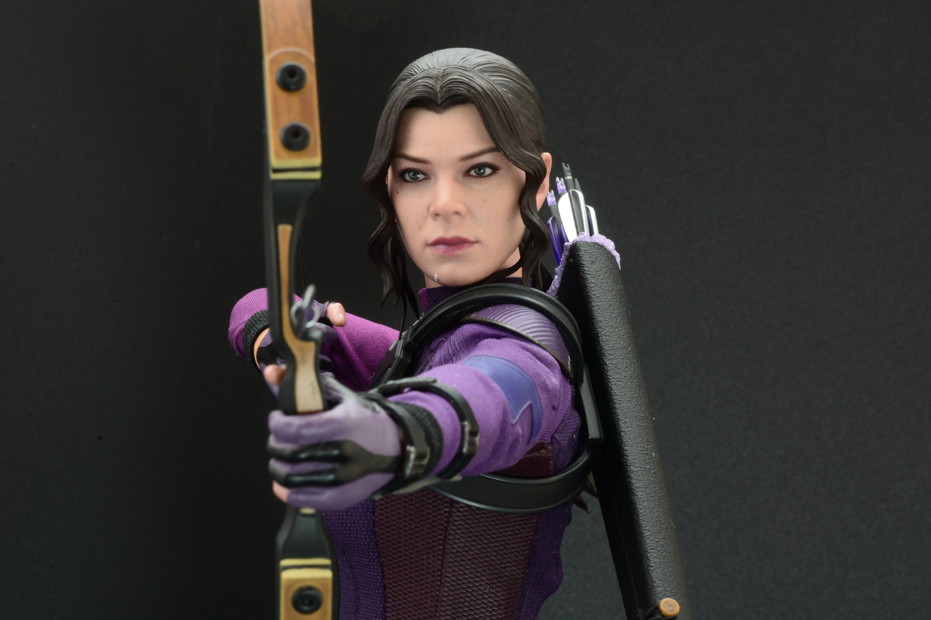 やはりケイトは弓を構えるポーズがビシッとき決まる