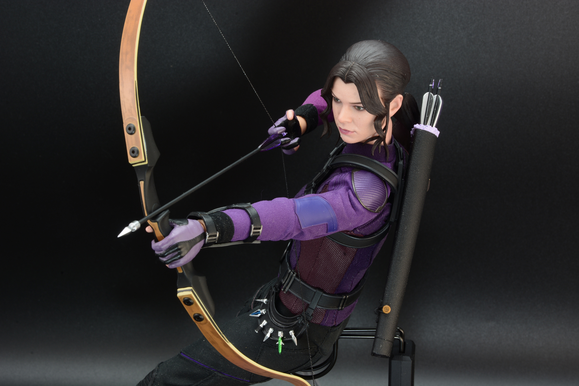 やはりケイトは弓を構えるポーズがビシッとき決まる