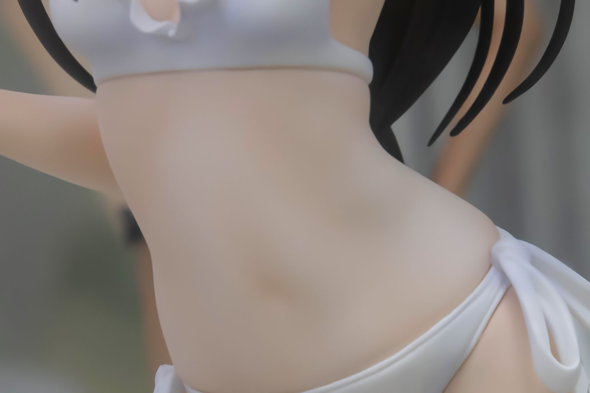 おへそのくぼみなど、肉感の表現も素晴らしい