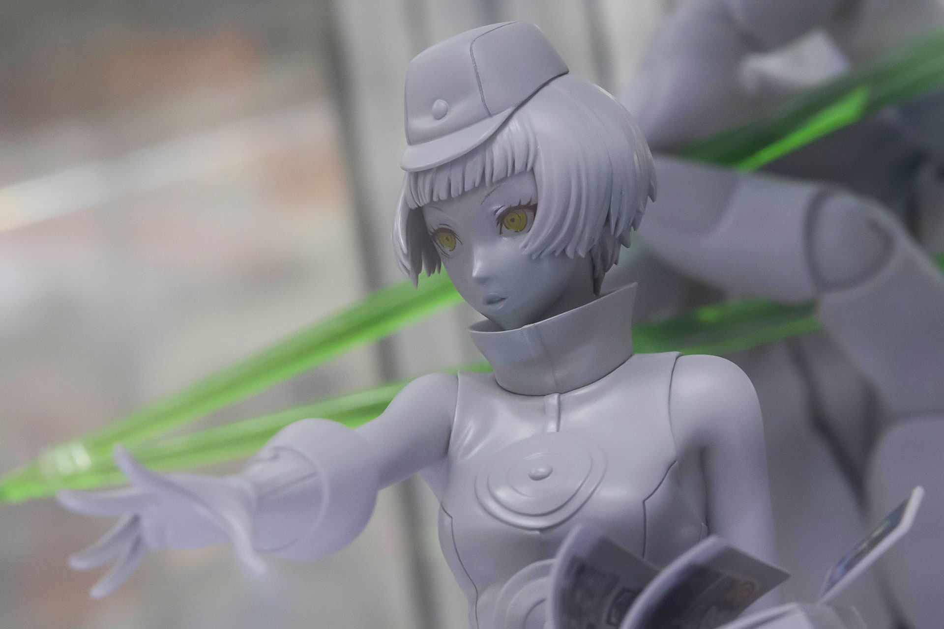 前方に手を伸ばしたようなポーズがクール！