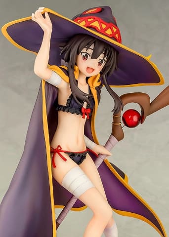 このすば2」より黒の水着姿でマントを羽織っためぐみんのフィギュアが
