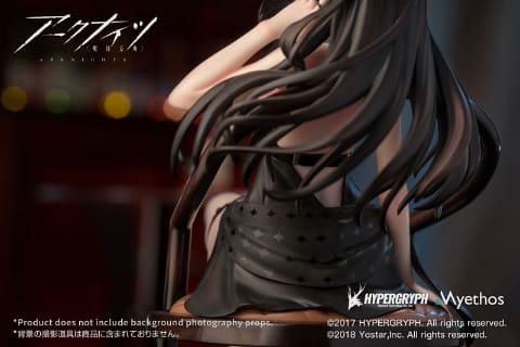 アークナイツ」より黒色のドレスを纏ったイネスのフィギュアが
