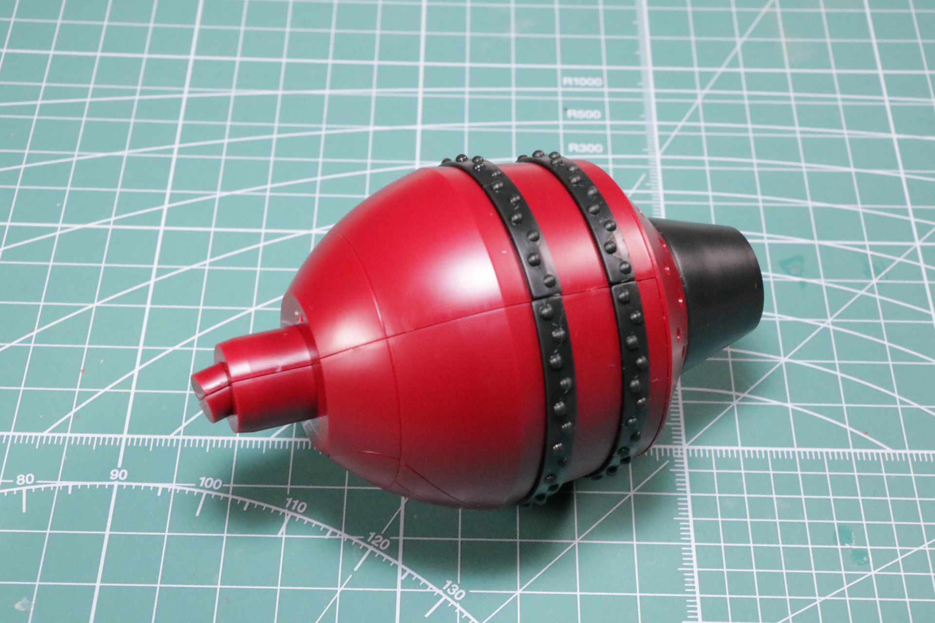 蜘蛛の腹のような造形にノズルなども再現されている