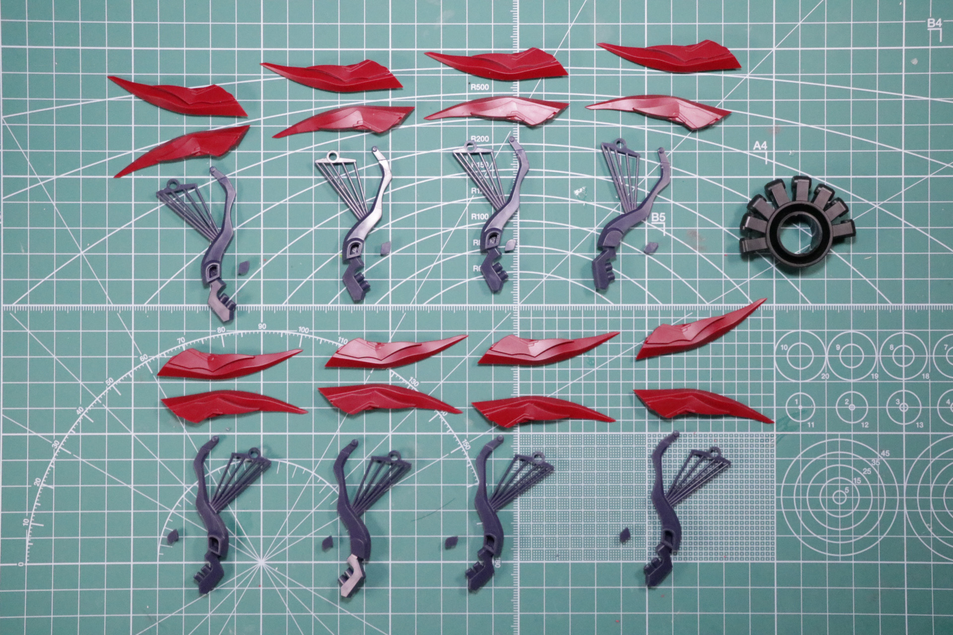 装飾の支えとなる部分は弦のような部分もしっかり再現されている